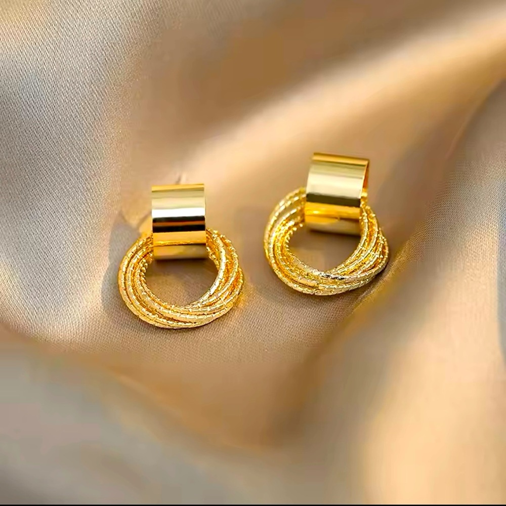 Gorgeous Retro Metallic Gold Earrings